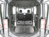 【シートアレンジ可能】ゆとりあるワイドな車内空間は、ドライブを始め買い物やレジャーなど、幅広く活躍します。一人でもみんなとでもお出かけを楽しみましょう!