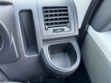運転席側のドリンクホルダーです!