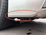フロントバンパー部のキズの写真です。修理も受け付けておりますのでお気軽にスタッフへご相談ください!