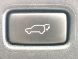 【パワーバックドア】スマートキーや運転席のボタンを押すだけでリアゲートが自動で開閉します!荷物を持っている時や、高い位置にあるバックドアを閉める際に便利な機能です♪