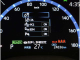 スタイリッシュなデザインのインパネ。各操作スイッチは使いやすい位置に配置されてます。