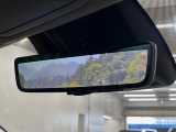 【デジタルインナーミラー】後席の大きな荷物や同乗者で後方が確認しづらい時でも安心!カメラが撮影した車両後方の映像をルームミラー内に表示。クリアな視界で状況の確認が可能です!