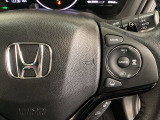 ハンドルにHondaセンシング系のクルーズコントロールやレーンキープアシストなどのスイッチが装備されています。ハンドルから手を離さず安全に操作できます。
