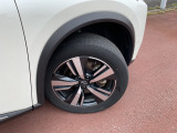 235/55R19タイヤ&専用アルミホイールです。スタッドレスタイヤや各種オプションのご注文も承っております(^^)!