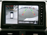 アラウンドビューモニター、まるで上空から見下ろししているかの映像がナビ画面で確認でき、安心して駐車をサポートすることができます。