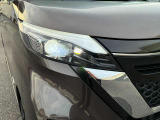LEDヘッドライトは明るく暗い道も安心です。ロービームとハイビームを自動で切り替えてくれて便利なハイビームアシスト機能付き。