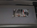 電動テールゲートは車両のバンパー下部に足を伸ばせば開閉できます
