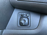 電動格納式リモコンドアミラ-のスイッチです。