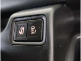 パワースライドドアスイッチ操作(運転席)