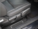 ◆シートハイトアジャスター◆運転席を上下に高さ調節ができます!運転ポジションを体格に合わせてシート調整できます。