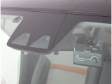 サポカーは、高齢運転者を含めたすべてのドライバーによる交通事故の発生防止・被害軽減対策の一環として、国が推奨する新しい自動車安全コンセプトです。詳しくは販売店スタッフまでおたずねください。