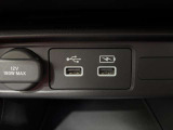 便利な充電用USBジャックも付いています☆周辺機器の充電にご利用頂けます☆