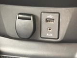 USB端子とAUX入力を備え、対応機器をつないで音楽などを楽しめる便利な装備です。日々の移動中に、お手持ちの機器を活用したい方にもおすすめです。