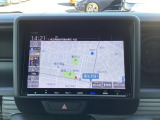 ナビゲーションは8インチギャザズメモリーナビ(VXM-227VFEi)が装着されております。AM、FM、CD、DVD再生、音楽録音再生、フルセグTV、Bluetoothがご使用いただけます。