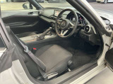 フロントシートは心地よいフィット感と程よいホールド性を両立。今までになく快適な運転を楽しめるマツダ自慢のシートです。