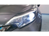 夜間走行の様々な局面に向けて、LEDヘッドランプで視認性をしっかり確保☆ハロゲンヘッドランプのおおよそ2倍の光量で、広範囲に明るくドライバーをサポートしてくれます。