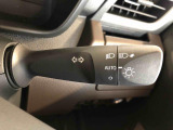 ☆オートライト機能☆車外の明るさに応じて自動的でヘッドランプを点灯および消灯します。夕暮れ時やトンネルなどで便利です!