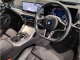 ☆センターパネルを運転席側に僅かに傾けたBMW独特のインパネ☆【駆け抜ける歓び】はここからもスタートしております☆
