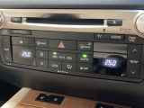 左右独立温度コントロールフルオートエアコンです。運転席、助手席それぞれで独立して温度設定ができます。冷え性の方が乗っても安心ですね♪
