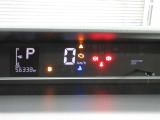 運転席のメータパネル類は常に視界に入る場所ですので、大事なチェックポイントです。ぜひ実際にご乗車ください。