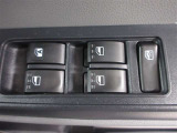 運転席側のパワーウィンドウスイッチです。全ての窓の開閉操作ができます。