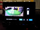 バックカメラの画像です。ガイドラインがスムースな車庫入れをサポートいたします。車庫入れの安心感がアップしますね。