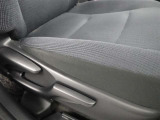 運転席の座面はお好みの高さに調整もできます♪