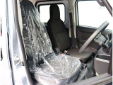 『1台』のお車に対して、3名体制で日々議論を重ね仕入れを行っております。