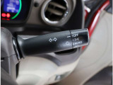 AUTOライト装備  周囲の明るさに応じてヘッドライトや車幅灯を自動で点灯・消灯します。 トンネルに入ると自動でライトが点いてとても便利!(^^)!