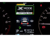 X-MODEは路面に応じてモードを選択するだけで4輪の駆動力やブレーキなどを最適にコントロール。悪路からのスムーズな脱出をサポートします。