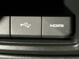 HDMIポート、USBポートが装備されております。HDMIポートを他の機器と繋げることによって、モニターへ映像を流すことができます。