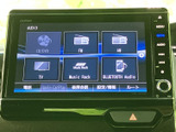 CD/DVDやラジオ、テレビ、Bluetooth Audioなど、複数の音源を画面から選択できます。聴きたい内容に合わせて切り替えやすく、日常の移動時間を快適に過ごせます。