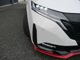 『LEDヘッドライト』通常のハロゲンライトに対して発光部分の発熱を抑えることで省電力につながる技術です。デザイン性も自由度が高いため、今後クルマのヘッドライトはLEDが主流になります☆