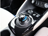 『1台』のお車に対して、3名体制で日々議論を重ね仕入れを行っております。