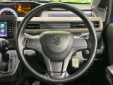 インテリアに合わせたデザインのステアリングは、運転される方のことも考え、運転しやすい形状、大きさです。是非一度、実際に触ってお確かめください。