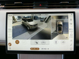 3Dサラウンドカメラシステムにより、全周囲カメラとセンサーで狭い場所でも安心して、駐車・走行できるようにサポートします。タッチスクリーンの表示と音で障害物との距離を確認できます。