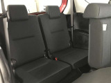 ゆとりある後席が乗り降りしやすく、ひざまわりも余裕を感じる快適空間☆