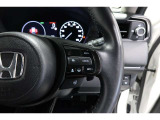 Hondaセンシングの機能のひとつ、アダプティブクルーズコントロール付!アクセルから足を離しても設定したスピードと前車との車間を保ち走行してくれます!車線維持もアシスト☆高速道路で疲労軽減ですね☆