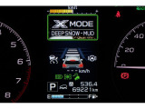 X-MODEは路面に応じてモードを選択するだけで4輪の駆動力やブレーキなどを最適にコントロール。悪路からのスムーズな脱出をサポートします。