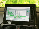 停車中にテレビ番組を視聴でき、待ち時間や休憩中の過ごし方に便利です。画面に映像が表示されるため、車内でひと息つきたい場面にも活用いただける装備です。