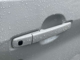 ドアロックリクエストスイッチです。ドアロックの開閉がボタン一つで可能です。