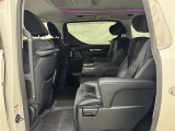 ゆとりある広々とした車内空間は、ドライブを始め買い物やレジャーなど、幅広く活躍します。一人でもみんなとでもお出かけを楽しみましょう!