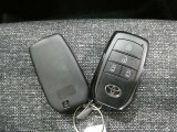 キーを取り出さずにドアを施錠&解錠。クルマの始動も可能です。