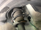 お車を安心してお乗りいただく為には、足回りの定期点検が欠かせません。サービスサポート(有償保証)では無料点検もご提供しており、安心のカーライフをお過ごしいただけるサポート体制が整っています。