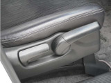 ◆シートハイトアジャスター◆運転席を上下に高さ調節ができます!運転ポジションを体格に合わせてシート調整できます。