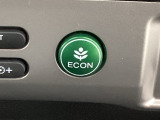★ECONスイッチ★ エコドライブを加速しよう!スイッチをONにすると、運転の仕方によるロスを抑え込み燃費をよくするようクルマが頑張ります(*^ー^*)燃費向上にチャレンジ♪
