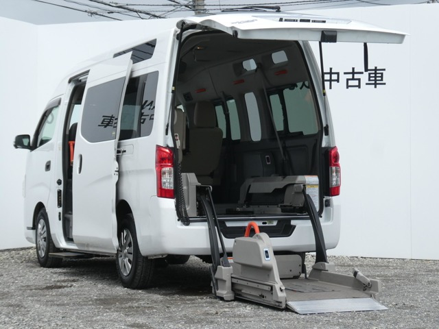 NV350キャラバン 2.5 チェアキャブ 車いす2名仕様