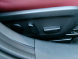 運転席は10Wayパワーシートです