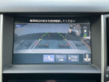 ナビ画面にアラウンドビュ-モニタ-(リアワイド)の映像を映し出しています。  狭い場所での車庫入れをサポ-トしてくれる便利アイテムです。