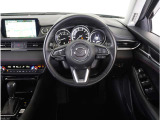 【運転席】最適なドライビングポジションでドライブをお楽しみください。